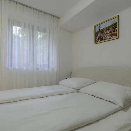 Isabel - Luxury With Heated Pool & Sea View