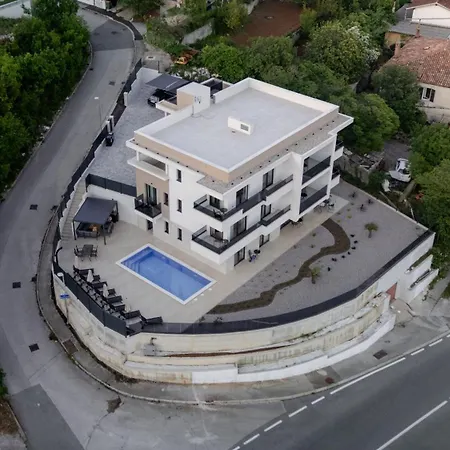 شقة Isabel Opatija - Luxury With Pool & Sea View أوباتيا