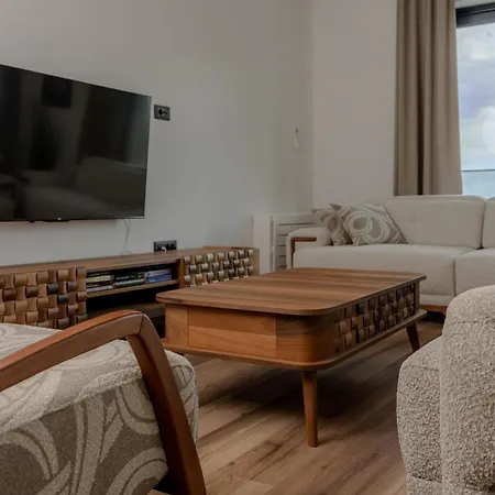 Isabel - Luxury With Heated Pool & Sea View *