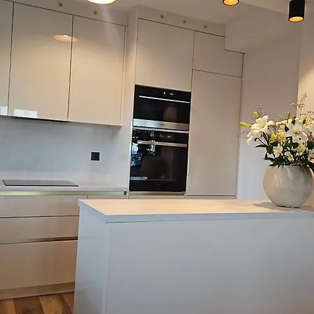 Isabel Opatija - Luxury With Pool & Sea View Apartment *