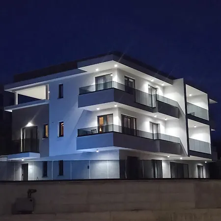 Isabel Opatija - Luxury With Pool & Sea View شقة أوباتيا